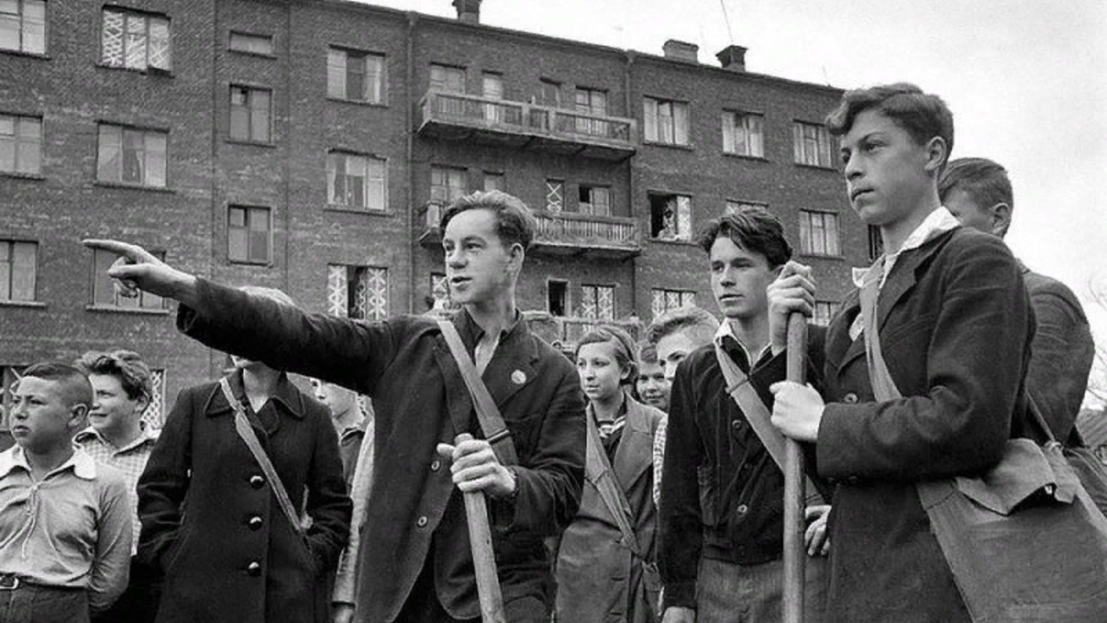 Гражданские в военное время. Гражданская оборона СССР 1941. Гражданская оборона 1941 Москва. Молодежь 1941 года. Студенты в годы Великой Отечественной войны.