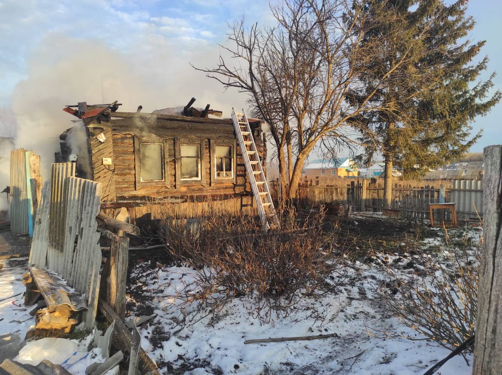 Татарстана 14. Село большие Полянки Татарстан Алексеевский район. Пожар в Алексеевском районе. Пожар 2019 год в селе сая Высокогорский района РТ. Сгорел дом в селе Соболевское Татарстан.